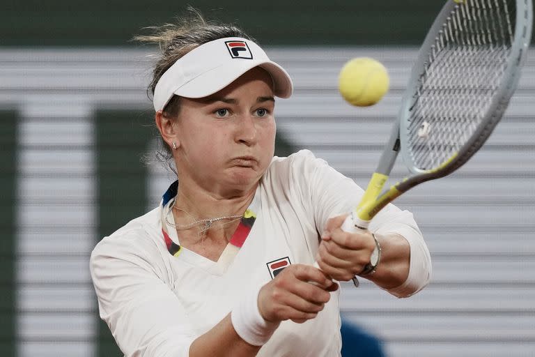 La checa Barbora Krejcikova se retiró de Roland Garros por Covid