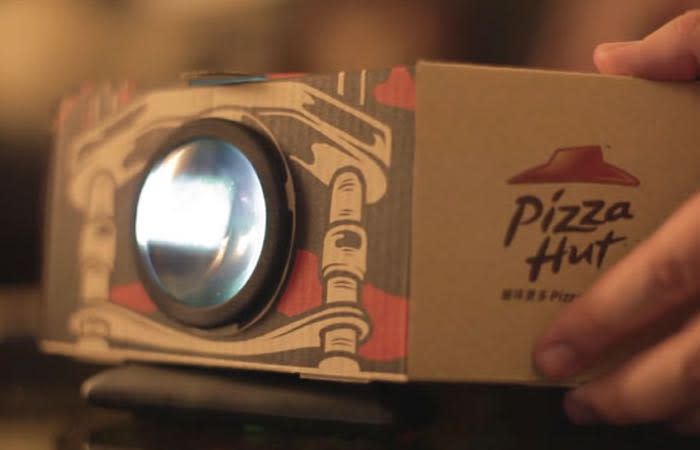 Pizza Hut Pizza紙盒＋iPhone＝電影投影機？