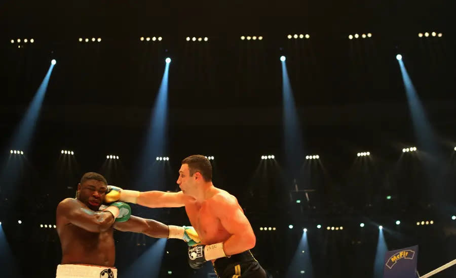 Am 11. September 2010 kam er dann nach Frankfurt zurück. Gegen den Nigerianer Samuel Peter verteidigte Klitschko seine Schwergewichtstitel der WBO und IBF nach Abbruch in der achten Runde