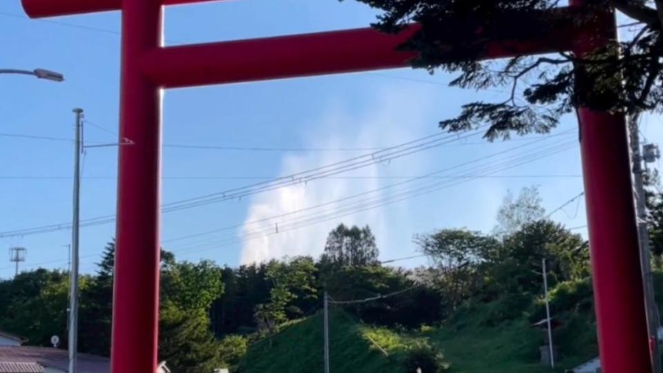 飯生神社溫泉水柱終於不噴了。(圖/ 翻攝 飯生神社IG影片截圖 )