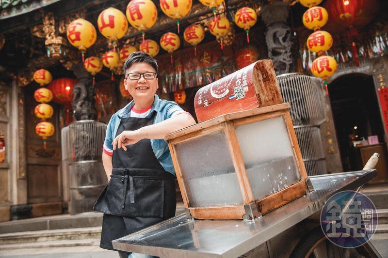 辜凱鈴原本是上班族，十年前接手父親的涼粉生意，最初在萬華青山宮附近的貴陽街口擺攤。