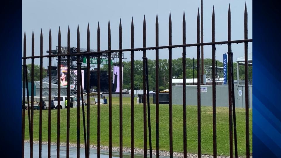 A photo taken from outside the venue at 4:00 p.m. showed one of the empty stages