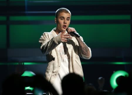 Justin Bieber performs a medley of songs at the 2016 Billboard Awards in Las Vegas, Nevada, U.S., May 22, 2016. Bieber and the co-writers of his 2015 smash hit "Sorry" have been sued for allegedly stealing a vocal riff from another artist who used it on her own song ayear earlier, according to a complaint made public May 26, 2016. REUTERS/Mario Anzuoni/Files
