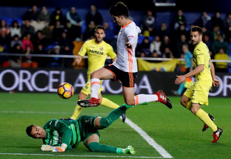 Villarreal's goalkeeper Sergio Asenjo (L) falls under Valencia's midfielder Carlos Soler on January 21, 2017