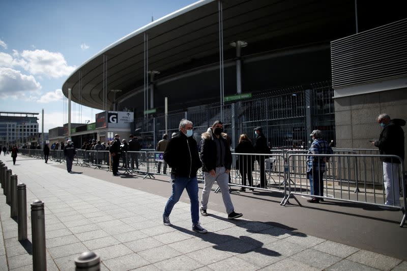 Vaccinations begin at the Stade de France stadium opened as a mass vaccination center