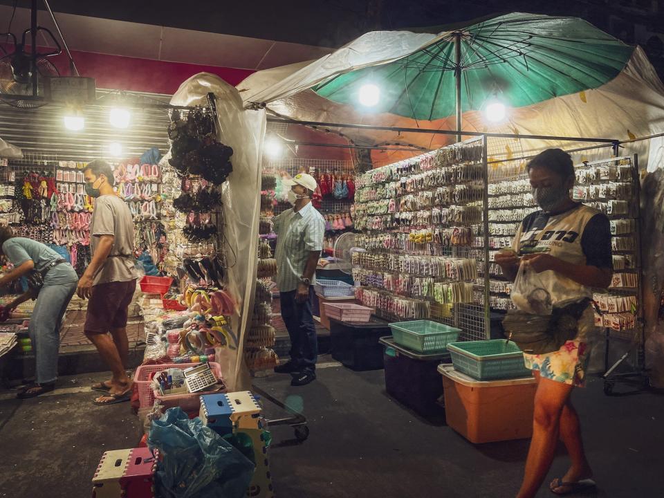 Street peddlers at a night market in Chakkrawat.