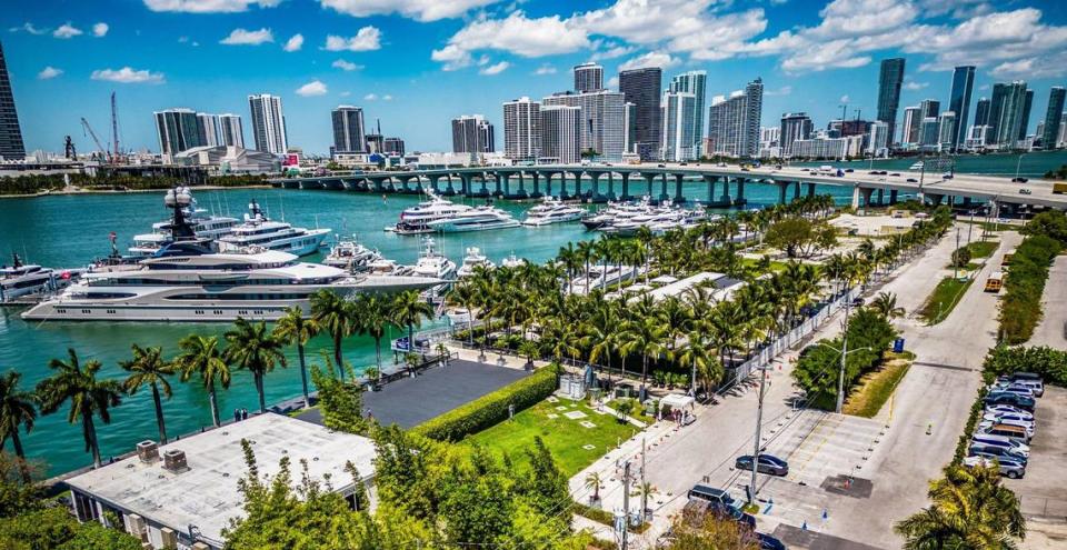 Vista de Watson Island, donde los urbanizadores Nitin Motwani, socio administrativo de Miami Worldcenter; su hermano, el urbanizador de Fort Lauderdale Dev Motwani, y sus socios se están haciendo cargo del arrendamiento municipal a largo plazo de casi 11 acres de terreno frente a la bahía y prometen llevar a cabo la urbanización de uso mixto paralizada desde hace tiempo.