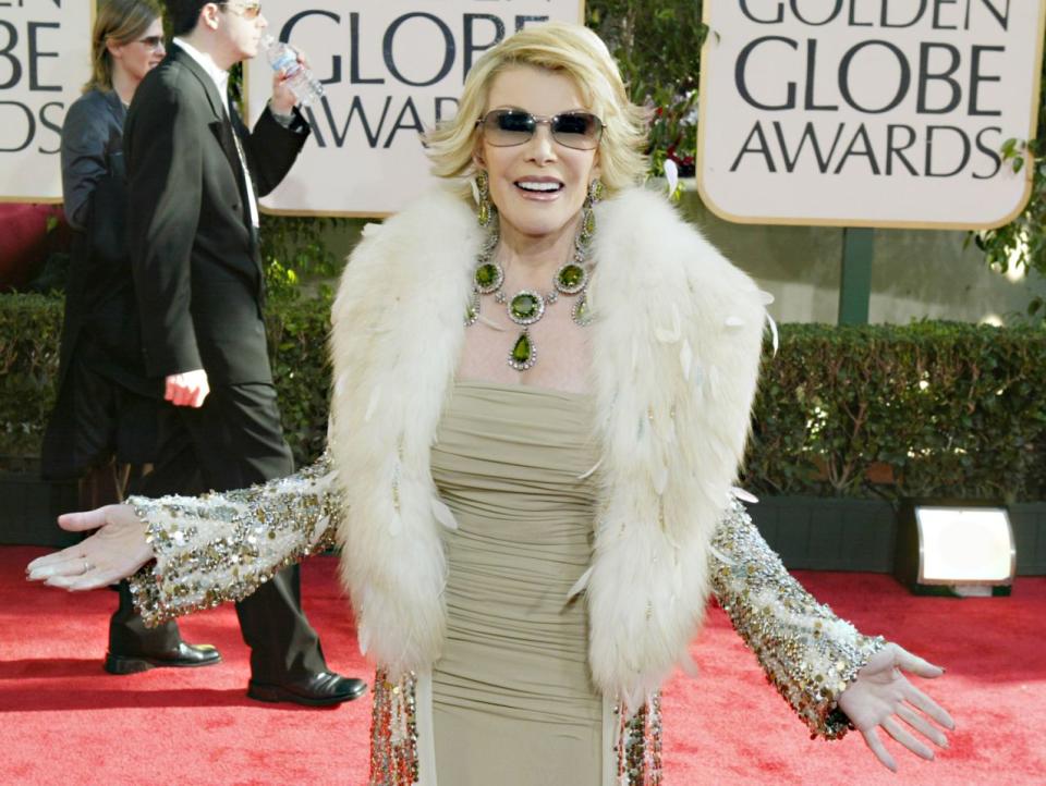 Joan Rivers, die 2014 starb, war eine Entertainerin, die regelmäßig vom roten Teppich berichtete und die erfolgreiche Show „Fashion Police“ startete, die 2017 auslief. (Bild: Getty Images)