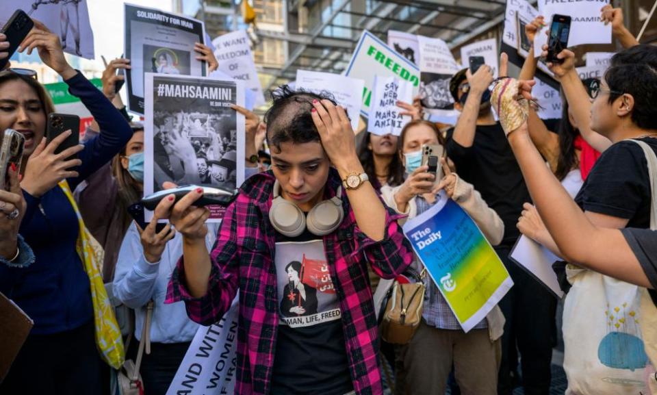 Activist Forouzan Farahani in New York City shaves her head in protest over the death of Mahsa Amini.