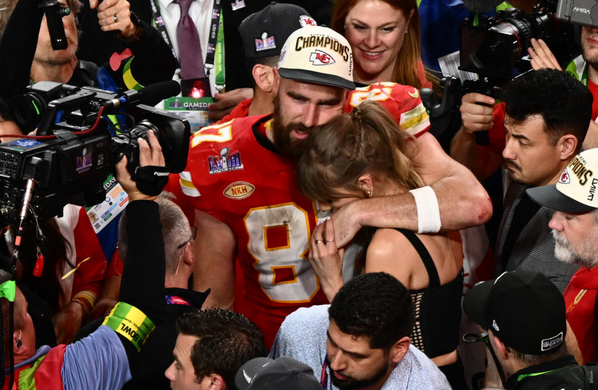 Taylor Swift and Travis Kelce Sing Her Songs to Each Other at Super Bowl  Afterparty in Vegas Club