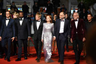 Avouons-le : on ne voit qu’elle ! Parmi le casting masculin (Mauricio Zacharias, Ariyon Bakare, Jeremie Renier, le réalisateur Ira Sachs et Pascal Greggory) tout de sombre vêtu, Isabelle Huppert semble propager la lumière avec sa robe irisée. C’est cela une vraie star !