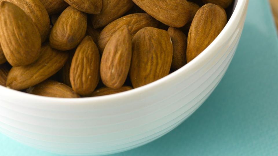 heart-healthy-food-almonds-