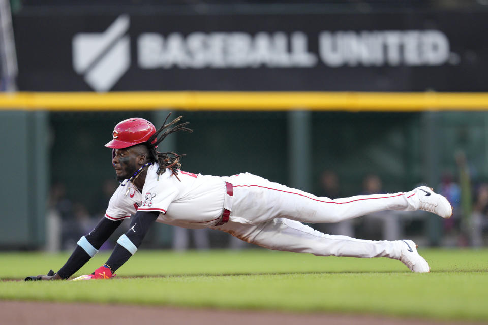 Cincinnati Reds' Elly De La Cruz steals second base during the first inning of a baseball game against the Colorado Rockies, Monday, July 8, 2024, in Cincinnati. (AP Photo/Jeff Dean)
