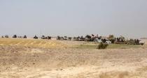 Iraq's Shi'ite paramilitaries and members of Iraqi security forces gather in Nibai, in Anbar province May 26, 2015. REUTERS/Stringer