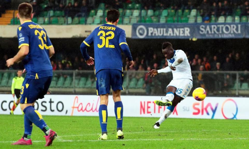 Mario Balotelli scored a fabulous late for for Brescia in a 2-1 defeat at Verona.