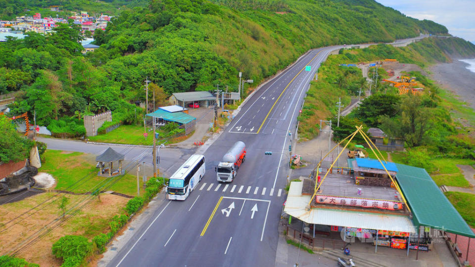 北端台東縣太麻里鄉「香蘭-金崙」段已在7月1日通車（3到4車道），「金崙-大鳥」段也在10月28日開放4車道通行，最南端的「安朔-草埔」段則預計12月下旬全線通車。（圖／中央社）