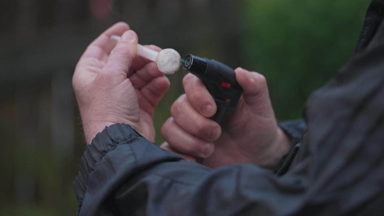 Saskatchewan will end the distribution of clean pipes for illicit drug use. (Turgut Yeter/CBC News - image credit)