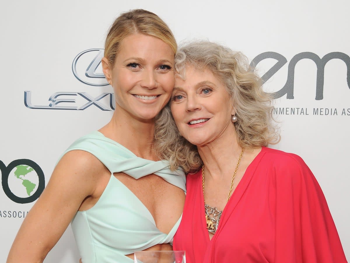 Gwyneth Paltrow and Blythe Danner in 2015 (Angela Weiss/Getty Images for Environmental Media Awards)