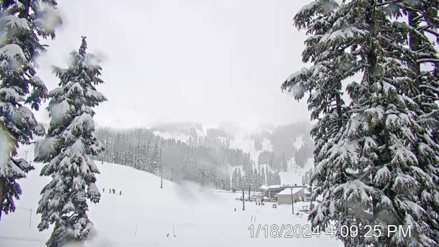 Portland ice storm brings nearly 3 feet of snow to Mount Hood