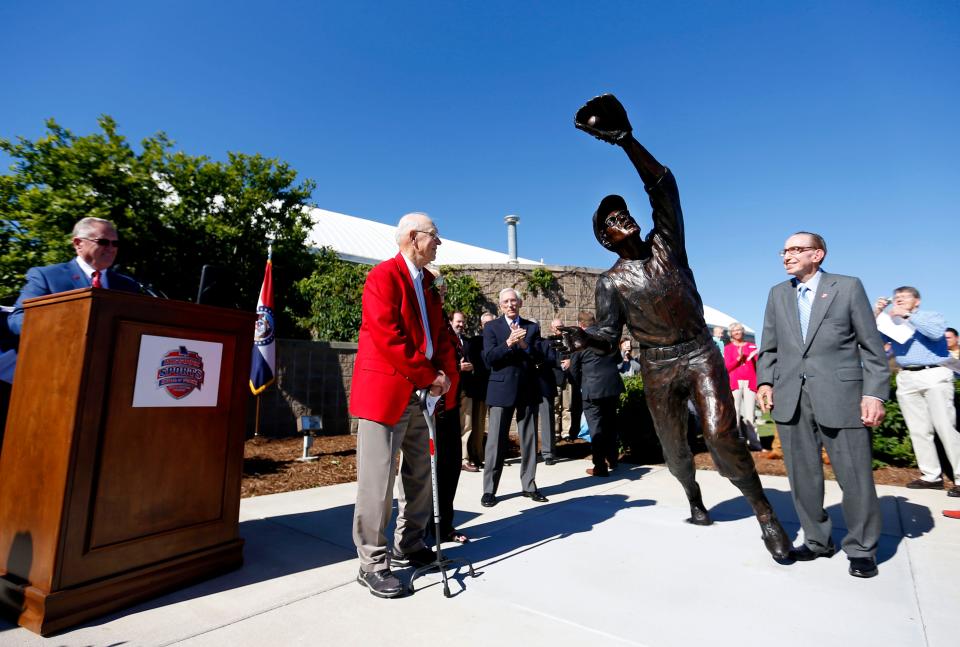 Former professional baseball player Bill Virdon (center) looks at a statue of himself after its unveiling at the Missouri Sports Hall of Fame on Thursday, May 25, 2017. 