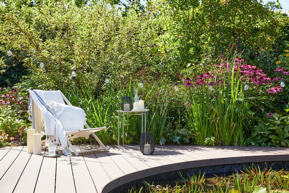 Use a curved deck to surround a pond