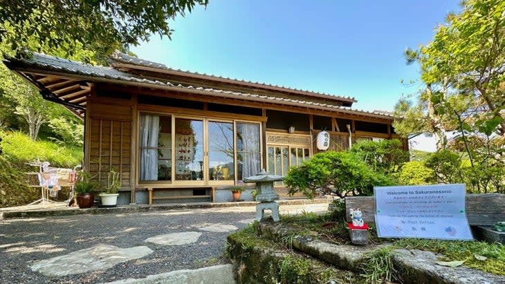 <span class="article__caption">A typical traditional guesthouse along the Kumado Kodo's Nakahechi Route (Photo: Courtesy <a href="https://www.shannon.colton.net/" rel="nofollow noopener" target="_blank" data-ylk="slk:Shannon Colton;elm:context_link;itc:0;sec:content-canvas" class="link ">Shannon Colton</a>)</span>