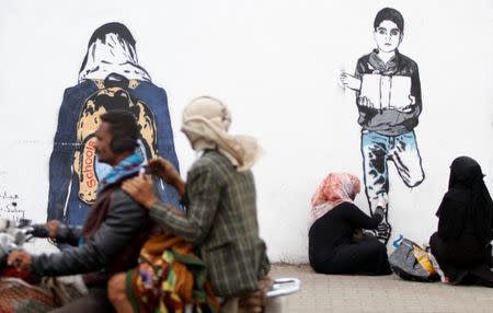 An artist paints a mural as part of the "Silent Victims" campaign to depict the suffering of women and children in the war-torn Yemen, in Sanaa, Yemen March 1, 2018. REUTERS/Mohamed al-Sayaghi