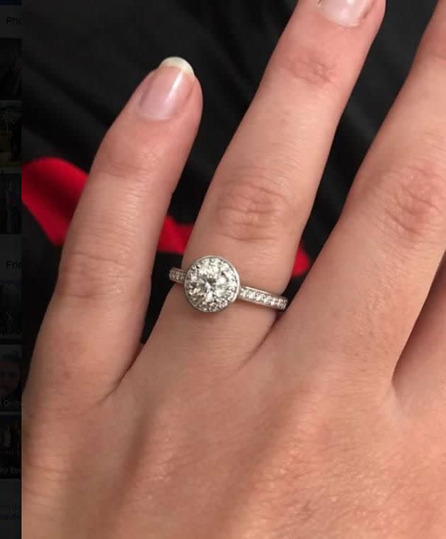 Jessica posted a snap of her gorgeous ring on social media. Photo: Facebook