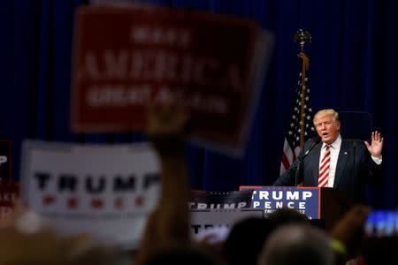 Republican presidential nominee Donald Trump holds a rally with supporters in Aston, Pennsylvania, U.S. September 22, 2016. REUTERS/Jonathan Ernst