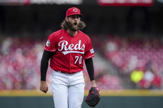 Spencer Steer, Reds look to take series against Cards