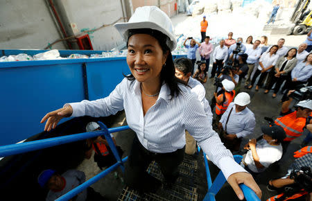 Peruvian presidential candidate Keiko Fujimori of Fuerza Popular (Popular Force) party visits a recycling plant in San Juan de Lurigancho in Lima, Peru, May 4, 2016. REUTERS/Mariana Bazo