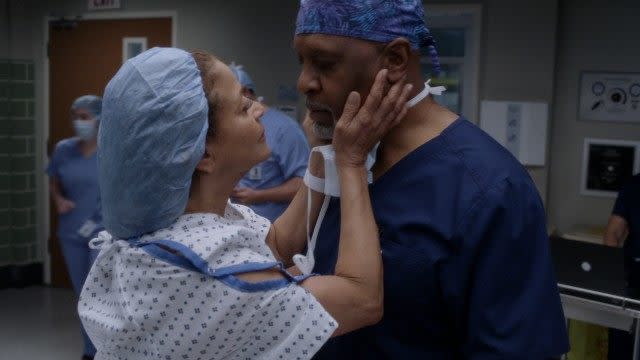 Elisabeth R. Finch, whose cancer journey is the inspiration for Catherine's storyline, talks to ET about Thursday's heartbreaker.
