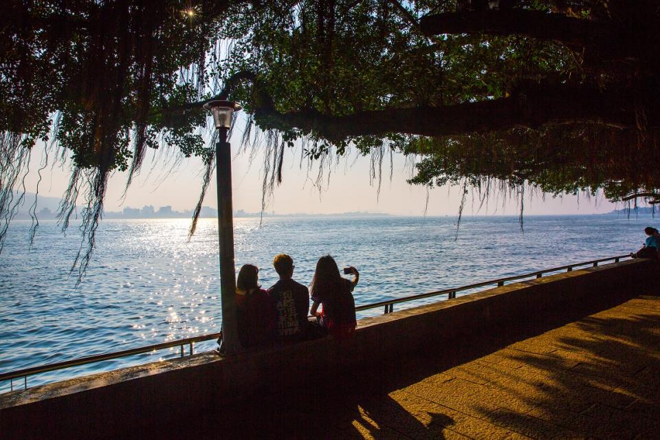 至海關碼頭一覽淡水河口夕陽美景。   圖：新北市觀旅局提供