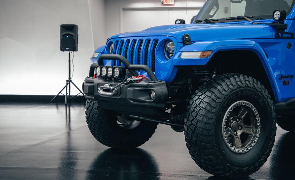 View Photos of the Jeep J6 Concept