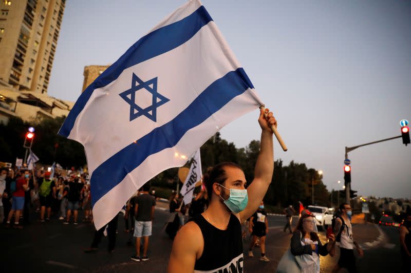 Israelis protest against government's response to the coronavirus crisis