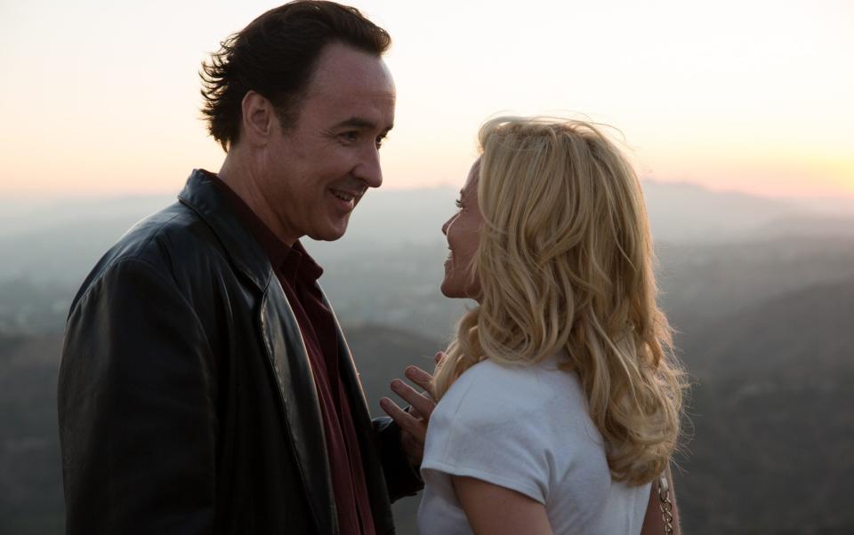 John Cusack as Wilson and Elizabeth Banks as Melinda Ledbetter in Love & Mercy - Francois Duhamel