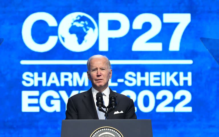 El presidente de Estados Unidos, Joe Biden, da un discurso en la COP27 en Egipto el 11 de noviembre de 2022.