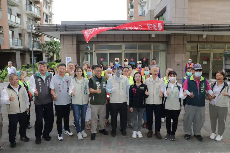 ▲黃偉哲期盼今年在市府團隊、醫療單位、社區志工及全體市民攜手合作下，共同努力做好孳生源清除工作，能有效遏阻登革熱疫情入侵。（圖／台南市政府提供）