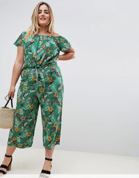 Get the matching set&nbsp;<a href="http://us.asos.com/new-look-plus/new-look-curve-tropical-crop-pants/prd/9916981?clr=green&amp;SearchQuery=&amp;cid=9580&amp;gridcolumn=1&amp;gridrow=1&amp;gridsize=4&amp;pge=1&amp;pgesize=72&amp;totalstyles=159" target="_blank">here</a>.