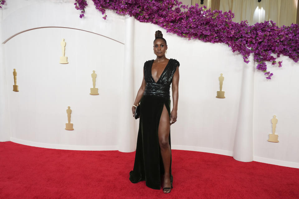 Issa Rae llega a los Oscar el domingo 10 de marzo de 2024, en el Teatro Dolby en Los Ángeles. (Foto Jordan Strauss/Invision/AP)