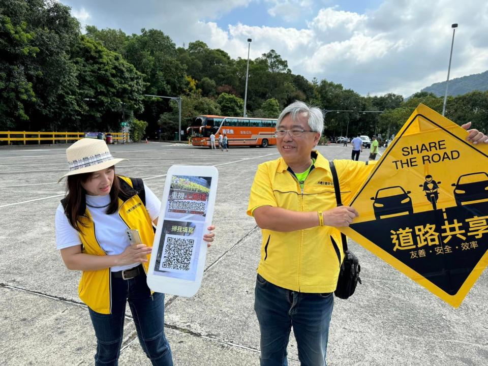 重機團體為爭取重型機車開放停一般機車格的權利，於今日發起「十月零一，摩托起義」活動，號召騎士們早上齊聚新北石碇服務區依法「1車停1格」。臉書粉專通勤者之歌提供