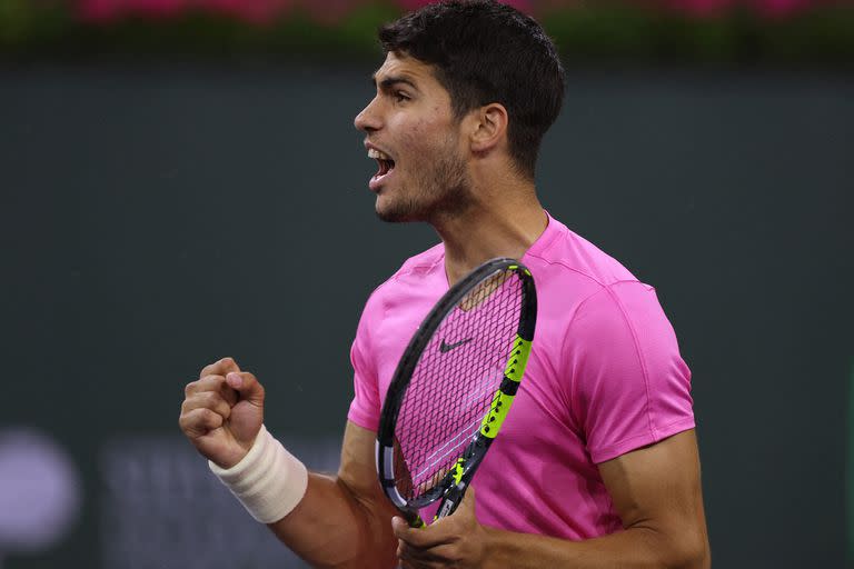 La celebración del español Carlos Alcaraz en Indian Wells: el jugador de 19 años alcanzó las cien victorias en el tour