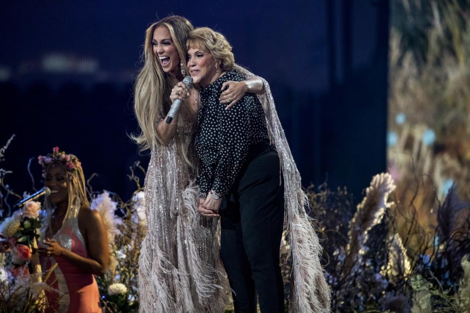 Jennifer Lopez introduces her mom, Guadalupe Rodriguez, onstage