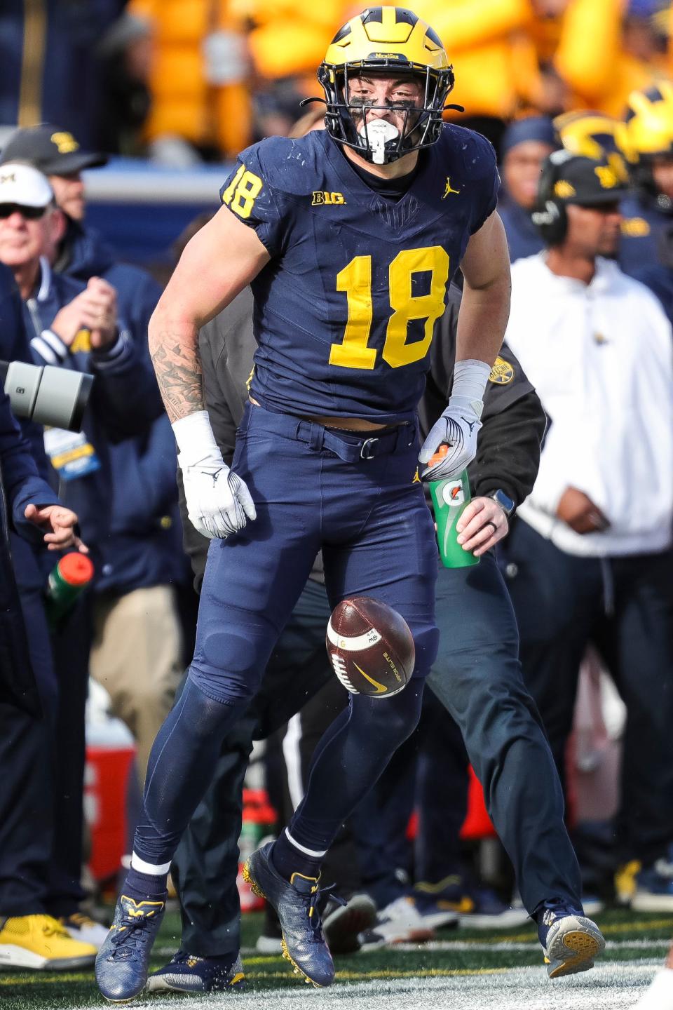 Michigan tight end Colston Loveland celebrates a first down against Ohio State during the first half at Michigan Stadium in Ann Arbor on Saturday, Nov. 25, 2023.