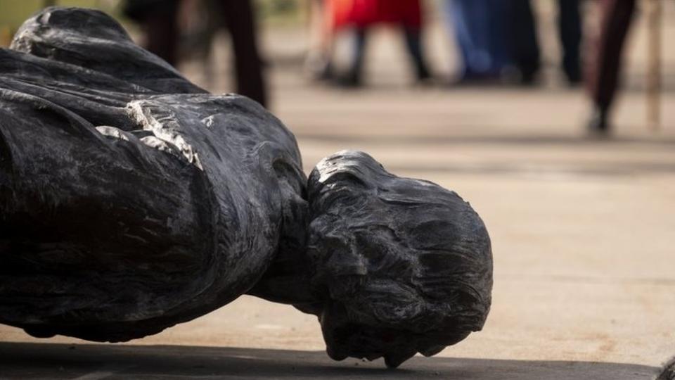 Una estatua de Colón derribada en Minnesota
