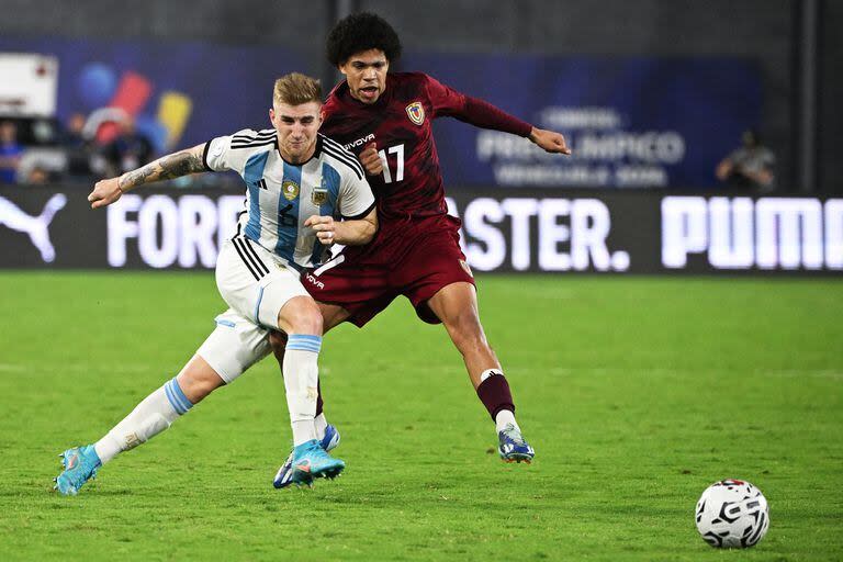 La Argentina le ganaba bien a Venezuela en la jornada inicial, pero el empate a los 99' la amargó