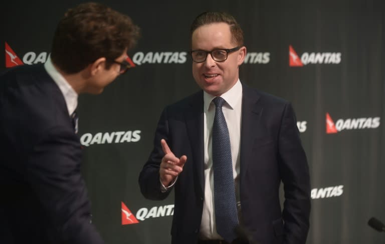 Qantas Chief Executive Officer Alan Joyce (R) talks to Chief Financial Officer Tino La Spina before announcing the airline's annual results, in Sydney, on August 24, 2016