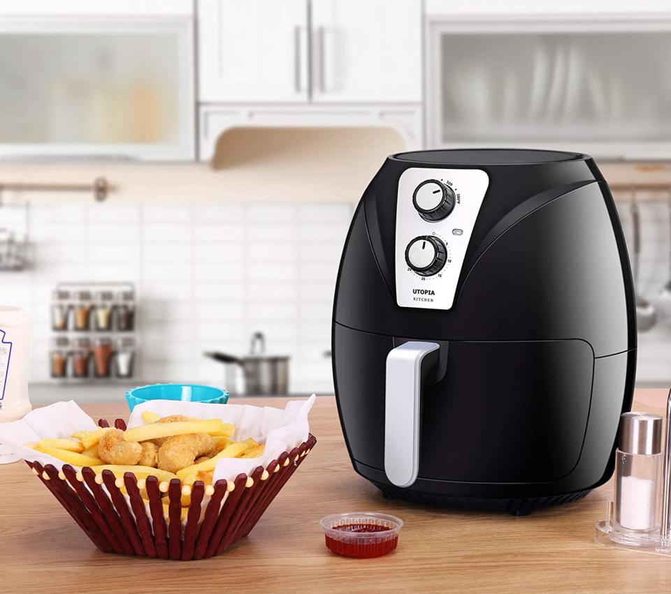 Utopia Kitchen 3.2 Quart Air Fryer. (Image via Amazon)