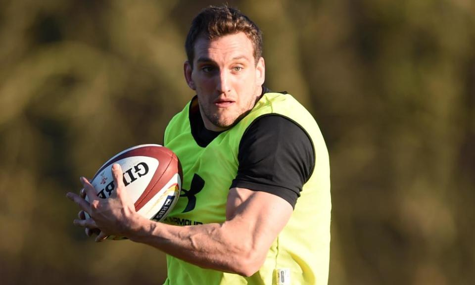 Sam Warburton training for Wales