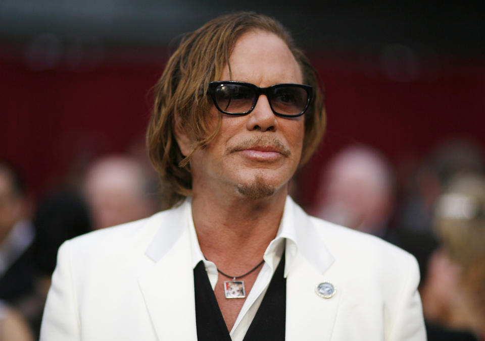 Best actor nominee Mickey Rourke arrives at the 81st Academy Awards in Hollywood, California February 22, 2009. REUTERS/Mario Anzuoni (UNITED STATES) (OSCARS-ARRIVALS)